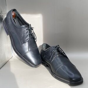 Florsheim Black Leather Oxfords (LOT 412)
